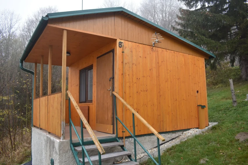 1× Chatka č. 6 (Roubenka)