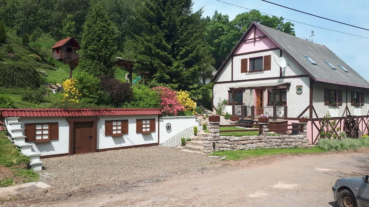 Chalupa CHLÍVCE u Adršpašských skal